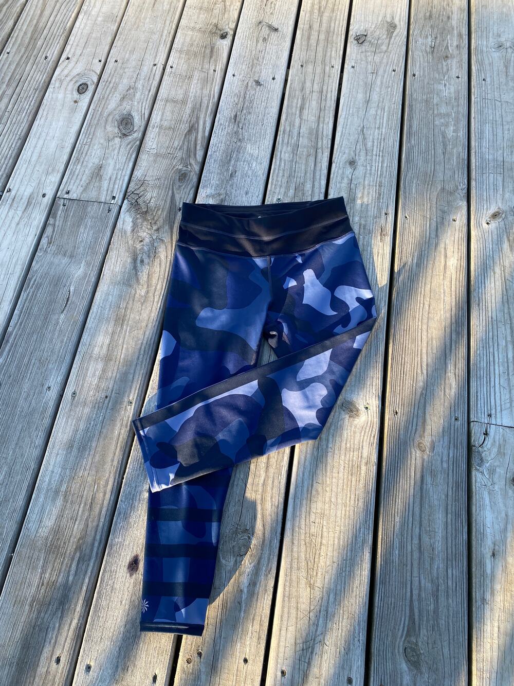 Athleta 7/8 Cropped Leggings in Blue Camo Size Small